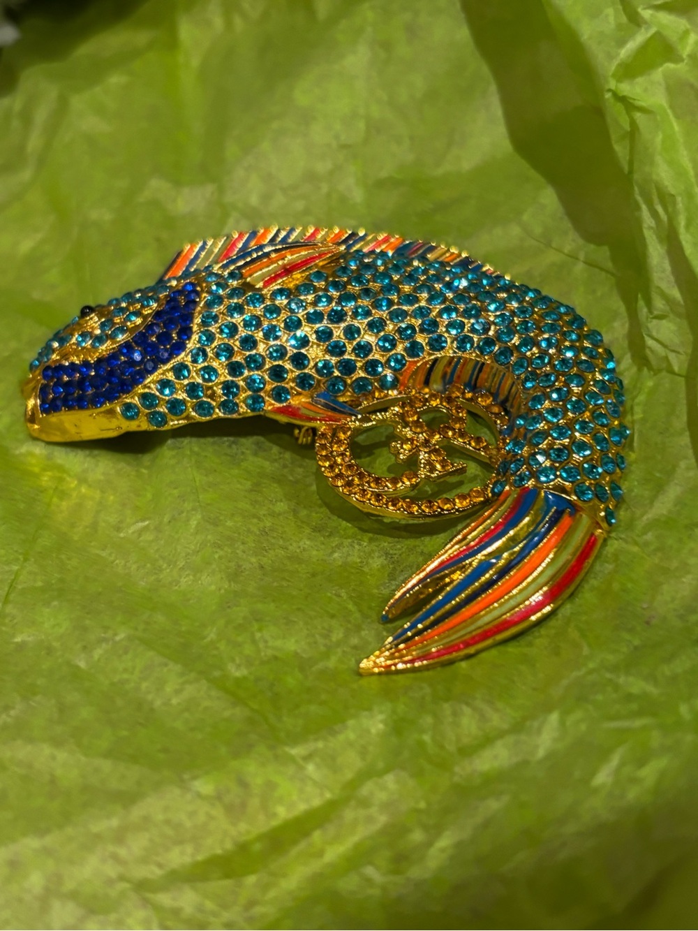 Jeweled large Blue Fish Brooch - Decorative Pet Fish Accessory - Picture 2 of 4
